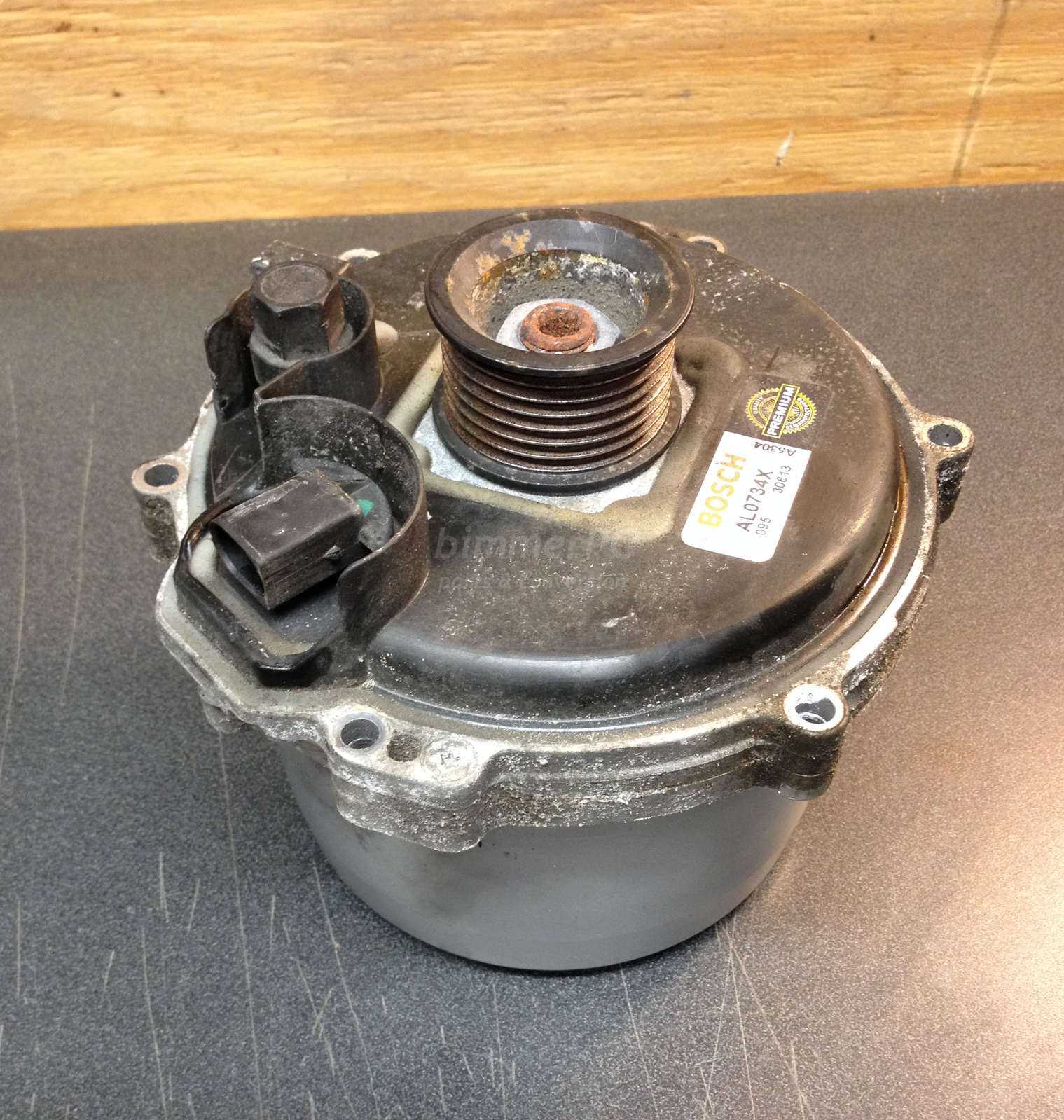 Genuine BMW E53 X5 4.4i Bosch Alternator Generator Water Cooled V8 E38