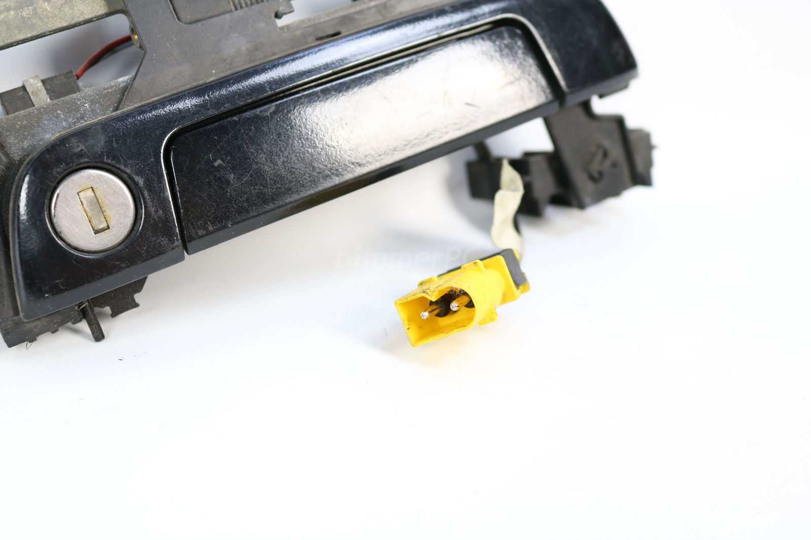 Picture of BMW 51218148618 Front Right Passengers Door Handle E34 Late for sale