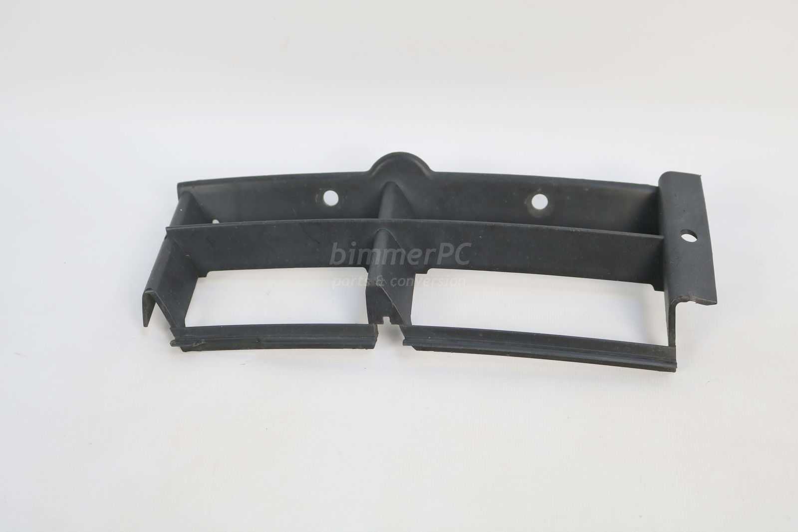 Picture of BMW 51118235673 Front Left Drivers Bumper Vent Grille Trim E39 for sale