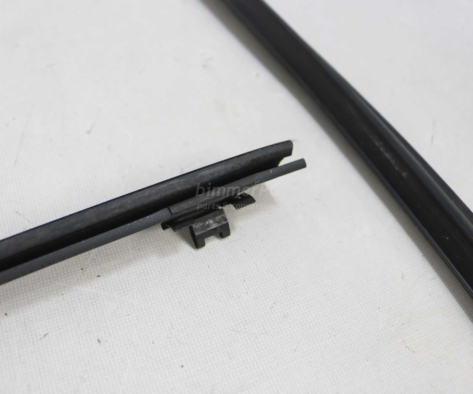 Picture of BMW 51348213984 Right Rear Passengers Door Glass Rubber Window Channel Seal Guides Trims Set E36 Sedan for sale