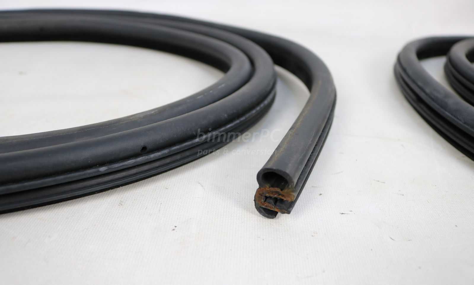 BMW E46 Sedan Doors Gaskets Rubber Seals Edge Trims Front Rear Set 1999