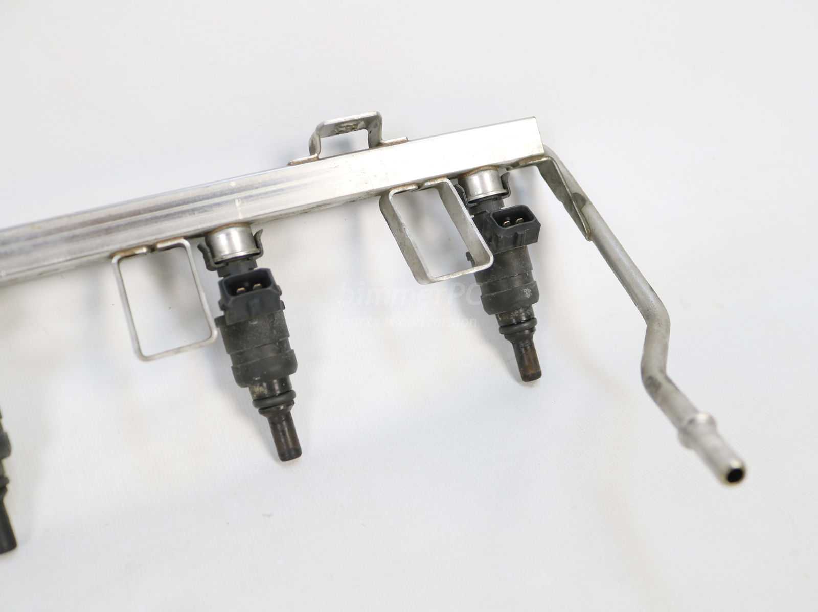 BMW M54 2.5L Engine Fuel Rail w Injectors E39 E46 E53 E60 E83 E85 2001
