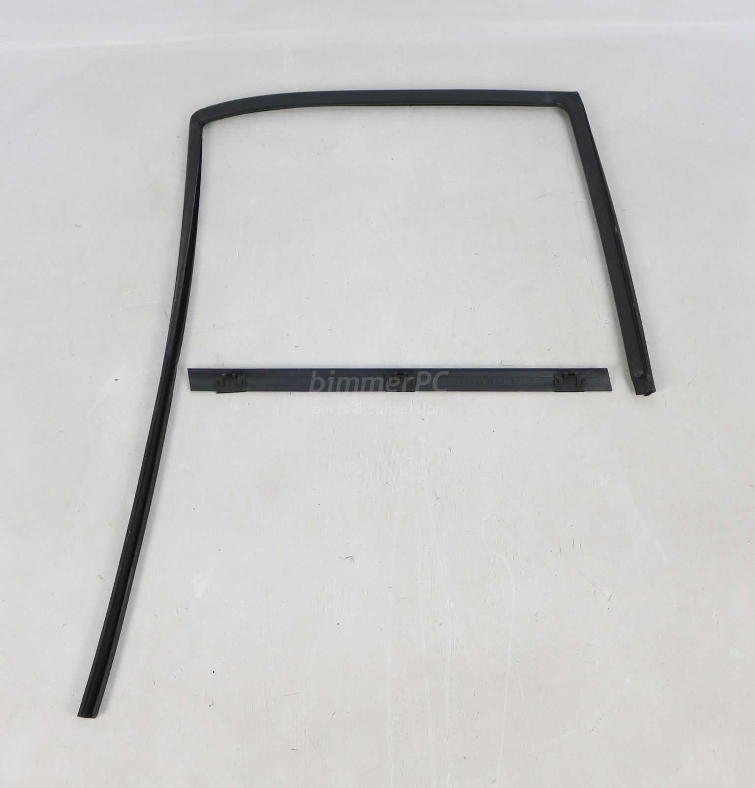 BMW E36 Left Rear Passengers Door Rubber Window Seal Glass Guide 1992