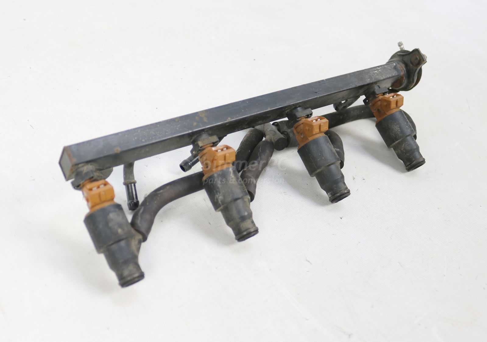 BMW E36 3-Series M42 4-Cylinder Engine Fuel Rail w Injectors 318is 1994