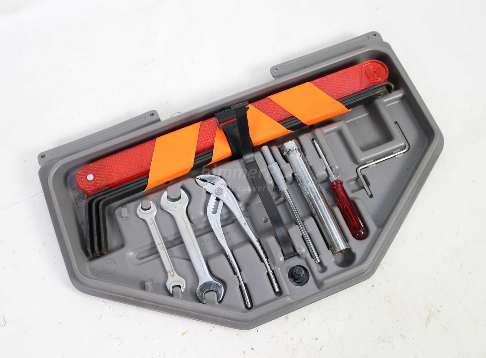BMW E32 E28 Factory Tool Kit Red Screwdriver Wrenches Pliers Heyco  1988-1995 OEM
