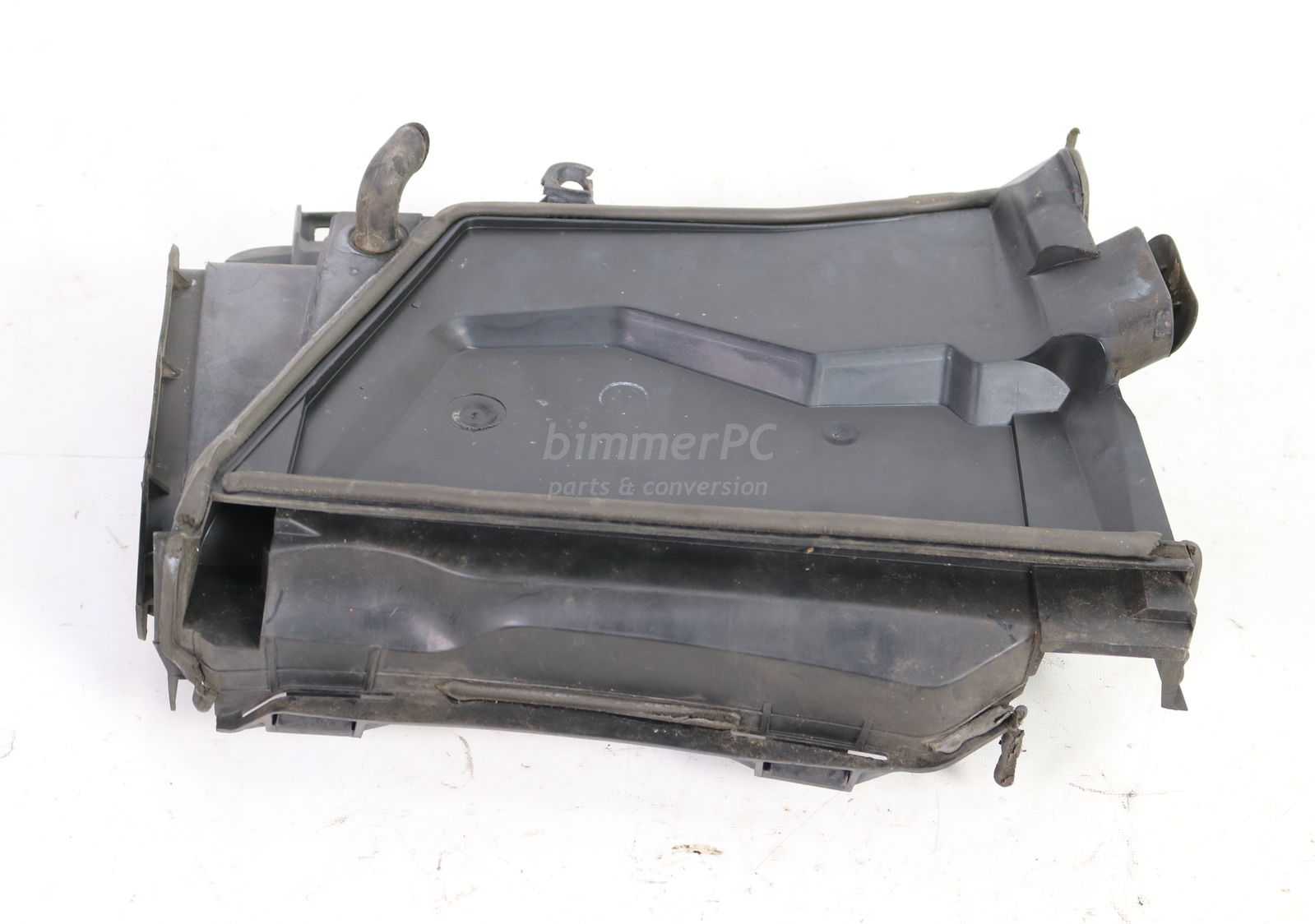 Picture of BMW Left Front Drivers Microfilter Air Intake Box E39 Late for sale